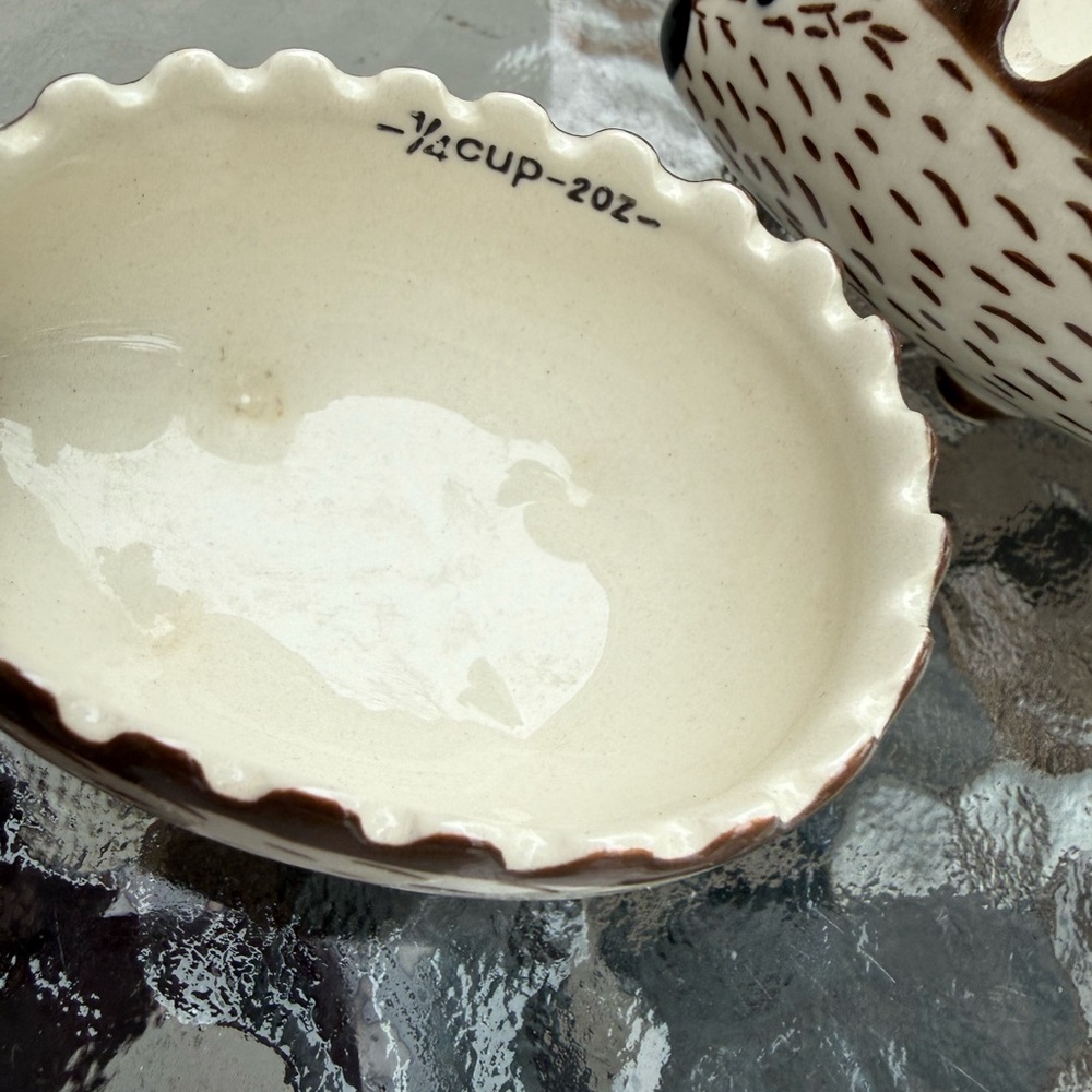 Set/4 Ceramic Hedgehog Nesting measuring cups. Cream & Brown - Picture 5 of 10